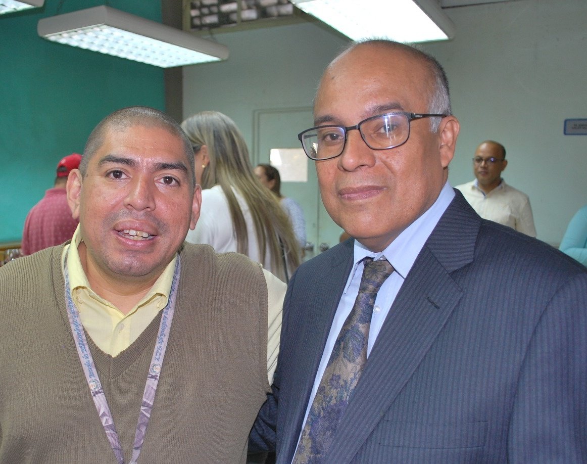 La designación de <a href="/rafaviamontep/">Rafael Viamonte</a> al frente del Instituto de Estudios Hispanoamericanos de la #UCV y la ratificación de <a href="/historiadeabajo/">Mike Aguiar Fagúndez</a> como Coord. de Investigación <a href="/fhyeucv/">Facultad de Humanidades y Educación #UCV</a> garantizan un reimpulso en los estudios históricos #UCV, gracias a la visión del decano <a href="/pmbarriosmo/">Pedro Barrios Mota 🇻🇪</a>