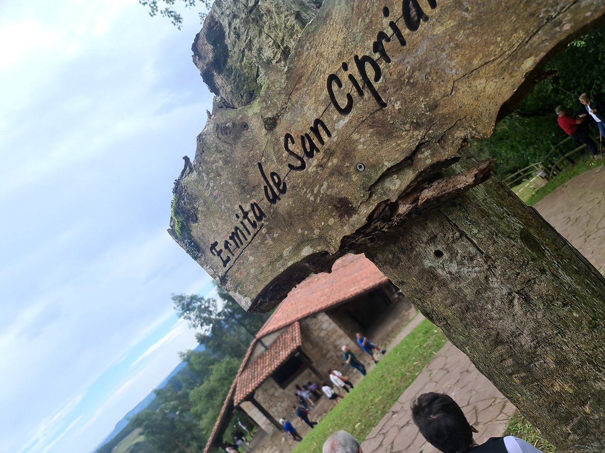 Zaidahu39509's tweet photo. @Araceli_ENTHUMN Hoy he tenido la suerte de poder acercarme y poder beber de la fuente. Mañana, en clase de #Patrimonio de #Cantabria lo pondremos como ejemplo del patrimonio material e inmaterial.

Gracias, Araceli. Siempre es una suerte leerte. https://t.co/VqdMiRyVbz