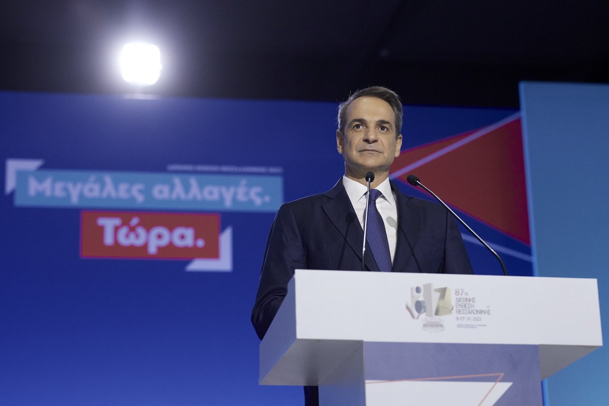 PrimeministerGR's tweet photo. Προτεραιότητά μας είναι να βοηθήσουμε τους συμπολίτες μας να ξαναφτιάξουν τα σπίτια τους. Να στηρίξουμε τις επιχειρήσεις και να δώσουμε τα μέσα στους αγρότες και τους κτηνοτρόφους να ξαναπατήσουν στα πόδια τους. Οι πρώτες πληρωμές από την Κρατική Αρωγή ξεκίνησαν μάλιστα από χθες. https://t.co/LdFirYN3Mn