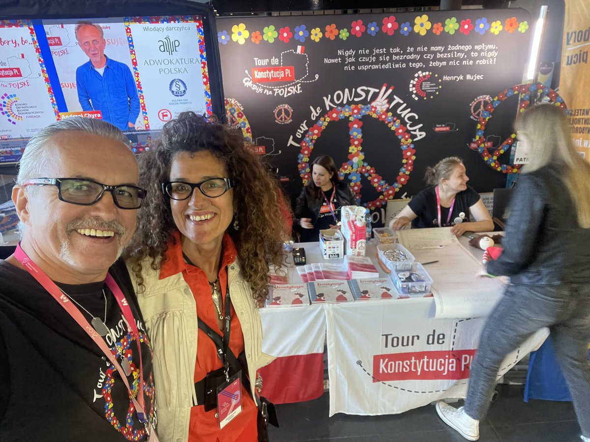 Na #IgrzyskaWolnosci w Łodzi spotykam fajnych, pozytywnych ludzi. Warto tu być by nabrać sił do kolejnych działań💪 #głosujęnapolskę 🇵🇱
#Tourdekonstytucja to #SiłaMłodych - #MostPokoleń <a href="/mlodziopolityce/">Młodzi o Polityce</a>