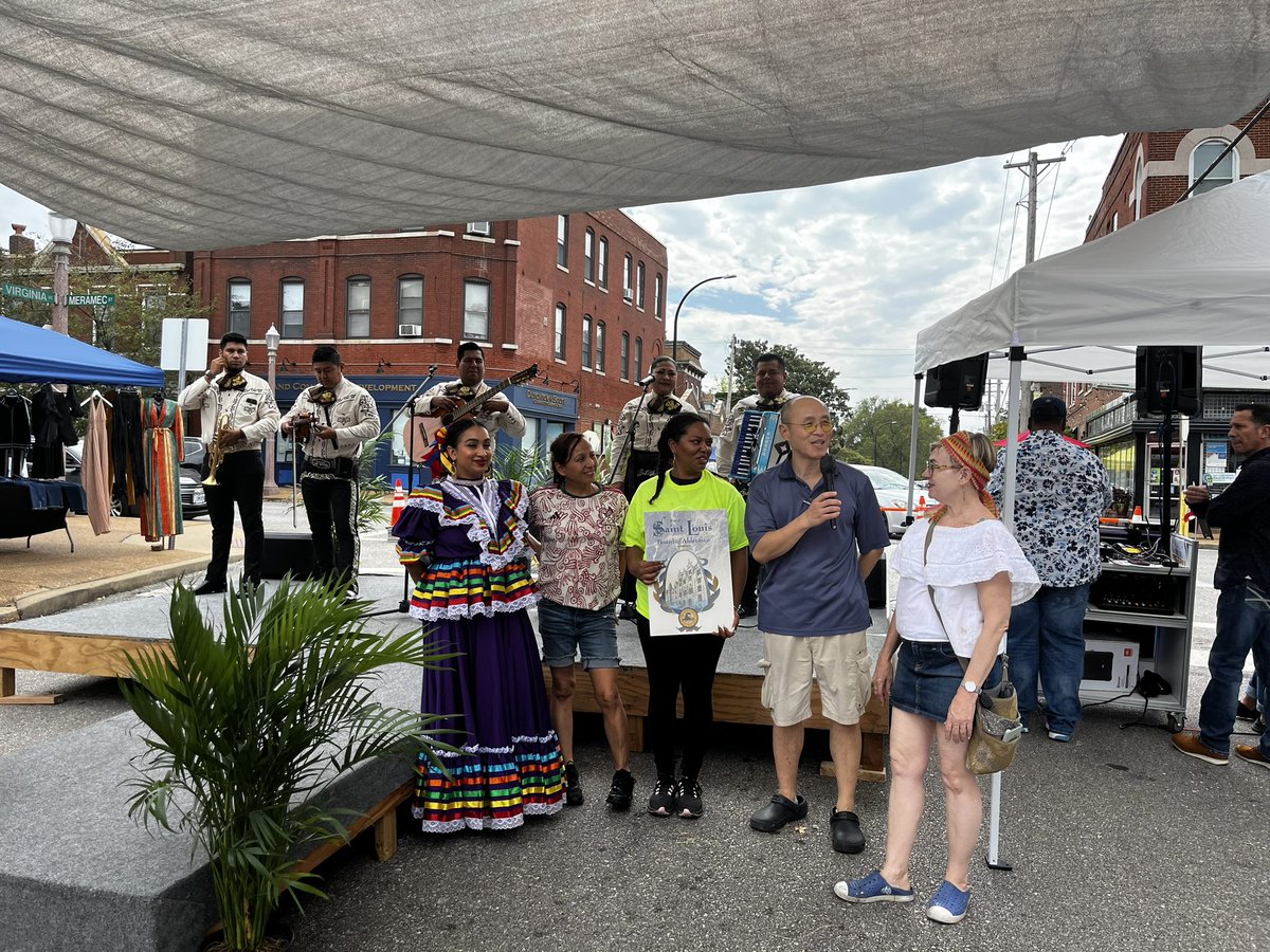 DebbieMonterrey's tweet photo. Today in @dutchtownstl #UrbanEats Food Day
I’m so full. Love the passion in this neighborhood. https://t.co/6ftZUSKaUL https://t.co/VTNmx84CRf