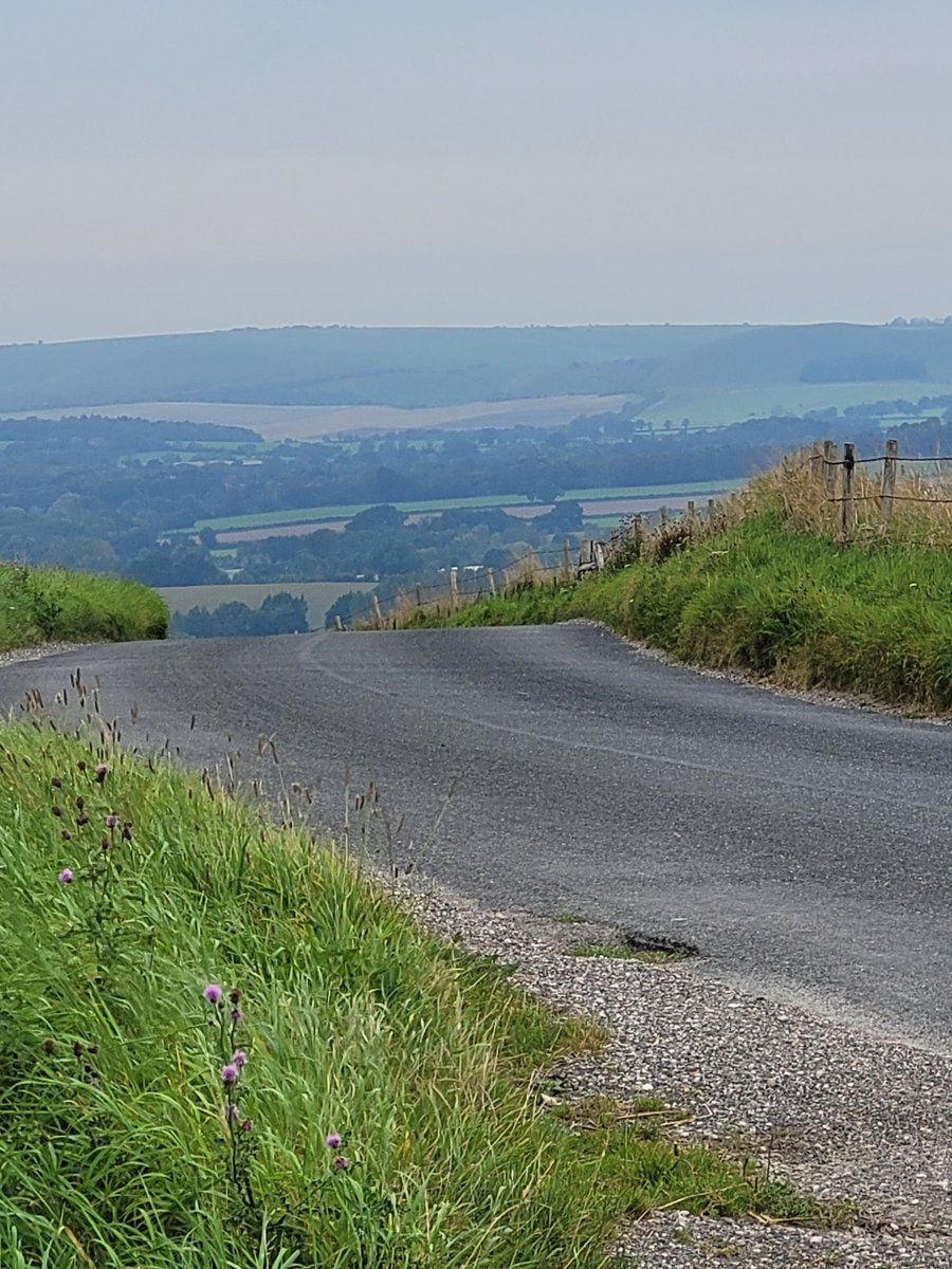 Some cycling around #PewseyVale this weekend. Thank goodness for e-bikes⚡️😄 #Cycling #Hills #Leisure #Wiltshire #NorthWessexDowns #TimeForWiltshire    @visitpewseyvale @VisitWiltshire 
@WiltonWindmill