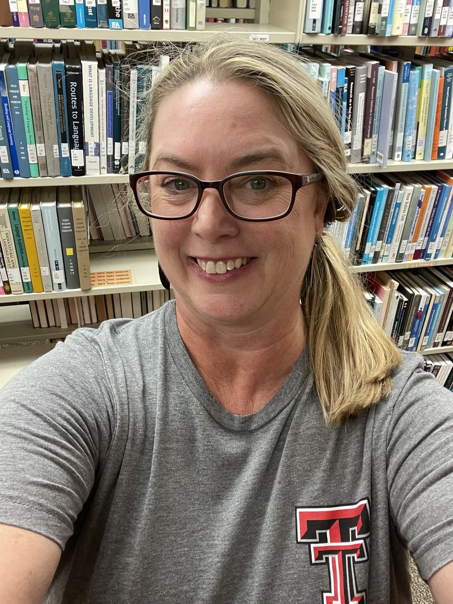Mrs Pedigo is hanging out in the @TexasTechLib while waiting on game day this weekend! @RennerLib @RMS_Mustangs @PISDlibraries