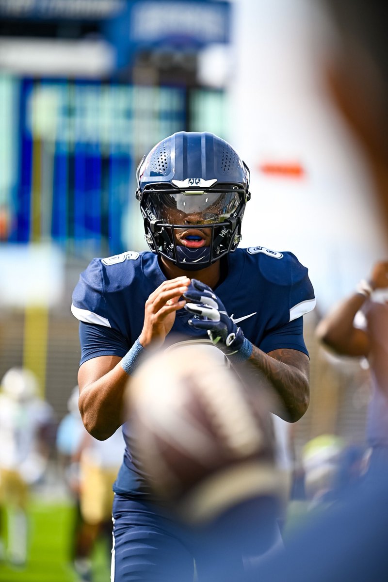 UConnFootball's tweet image. 6️⃣

#TheReload | @TaquanRoberson_