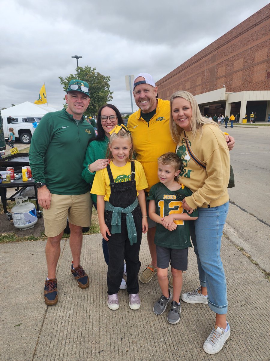 erikhatch's tweet image. #scheelsgameday