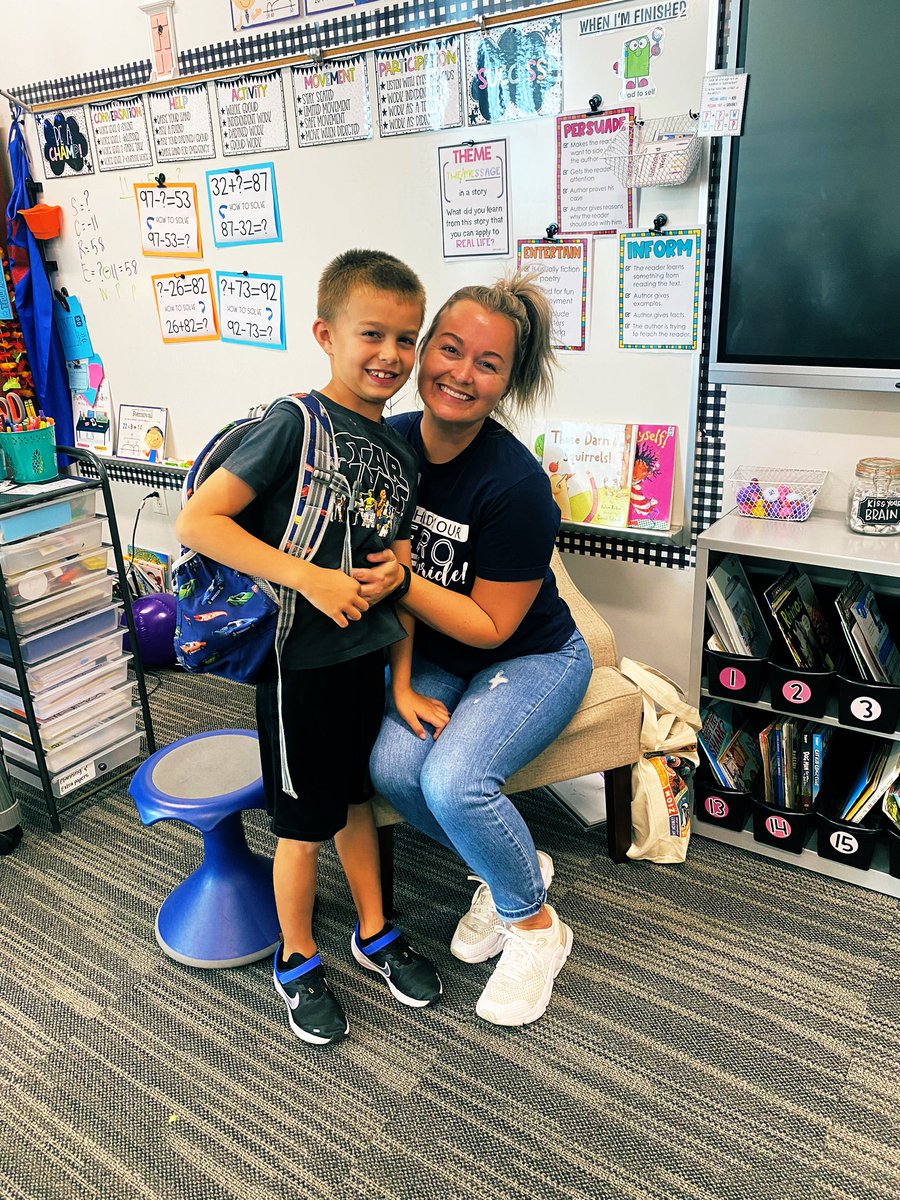 It’s always a good day when <a href="/MelissaCowser/">Melissa Cowser</a> the <a href="/hammpto/">Hammpto</a> president gets to be your mystery reader! ❤️ <a href="/hammelem/">Sherry & Paul Hamm Elementary</a> #hammfam