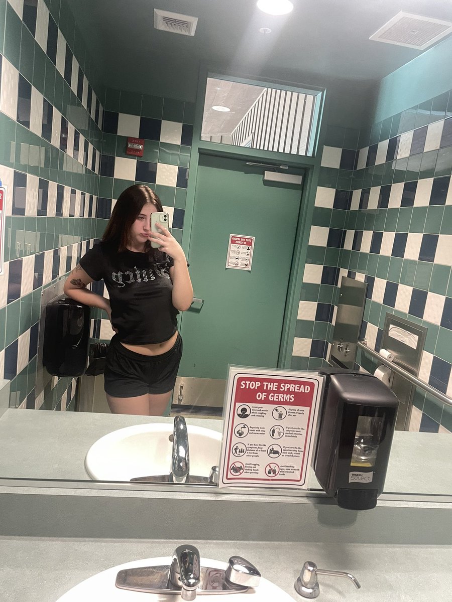 Ellie_8284's tweet photo. My onlyfans is FREE! https://t.co/R2iVCy1Ofo use this promo and enjoy a 7 day free trial of all my content ;) Posting ALOT #onlyfans #freeonlyfans #sugarbaby #sellingcontent #cheapcontent https://t.co/vWNzcH1diS