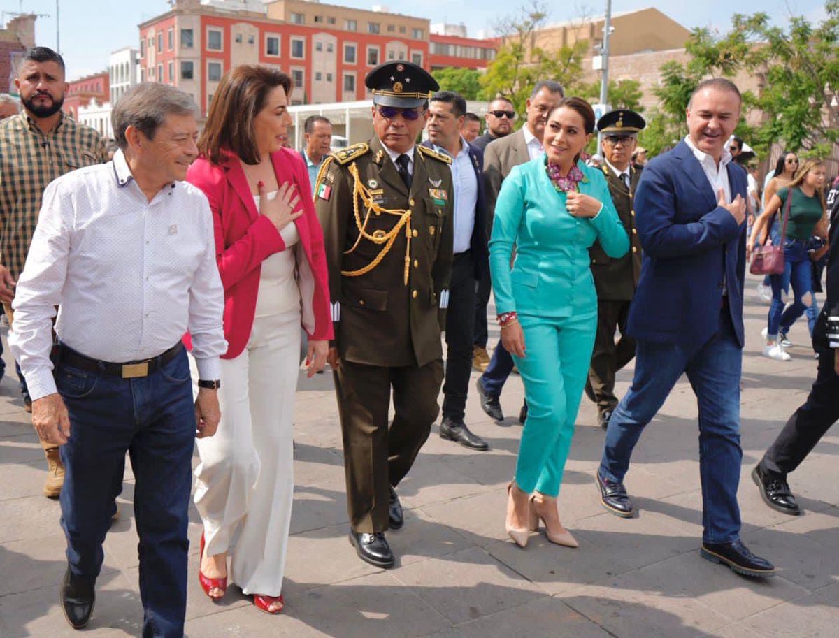El secretario de Salud, Rubén Galaviz Tristán, acompañó a la gobernadora del estado, Tere Jiménez, al desfile que conmemora la Independencia de México.
Hoy en el país estamos de fiesta recordando a los héroes de nuestra nación.

#VivaMéxico
#ElGiganteDeMéxico