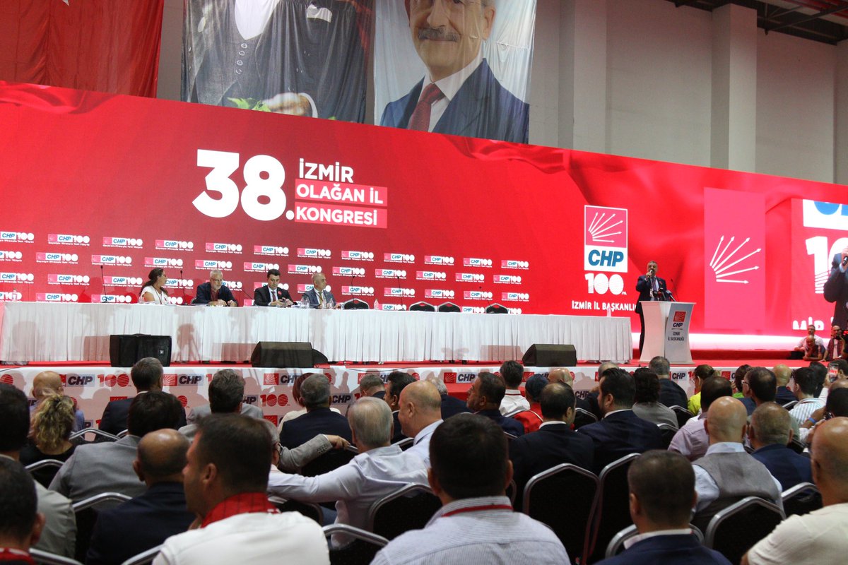aslanogluchp's tweet photo. 100.yılımıza denk gelen 38.Olağan İzmir İl Kongremizi İzmirli ve İzmir dışından gelen binlerce üyemizle birlikte gerçekleştirdik.Umudu yeniden yeşerten yenilenmiş kadrolarlar yerel seçim startı veren tüm örgütümüze teşekkür ederim. https://t.co/l0llG3ytxC