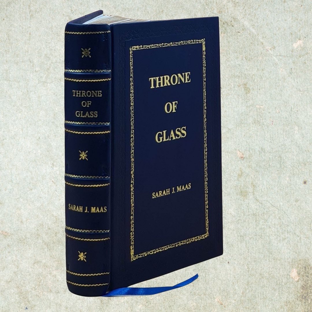 RareBiblio's tweet image. 📚 Book Lovers&apos; Paradise : Best Seller of the Week 📚

These  classics are flying off the shelves and into our custom leather bindings. 

Elevate your reading experience with these beauties:
1️⃣ Throne of Glass 
2️⃣ The Master Key System 
3️⃣ The Three Musketeers