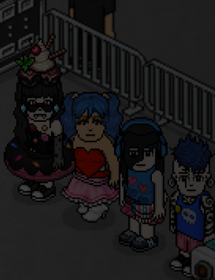 DianaMario02's tweet image. #CDTHabblet Podem fazer mais tour que eu quero esses momentos com eles e mucho mais pessoas nas fotitas T_T @barbhbt @DiianaahHB @HabSeawood @SeawoodBOT !!