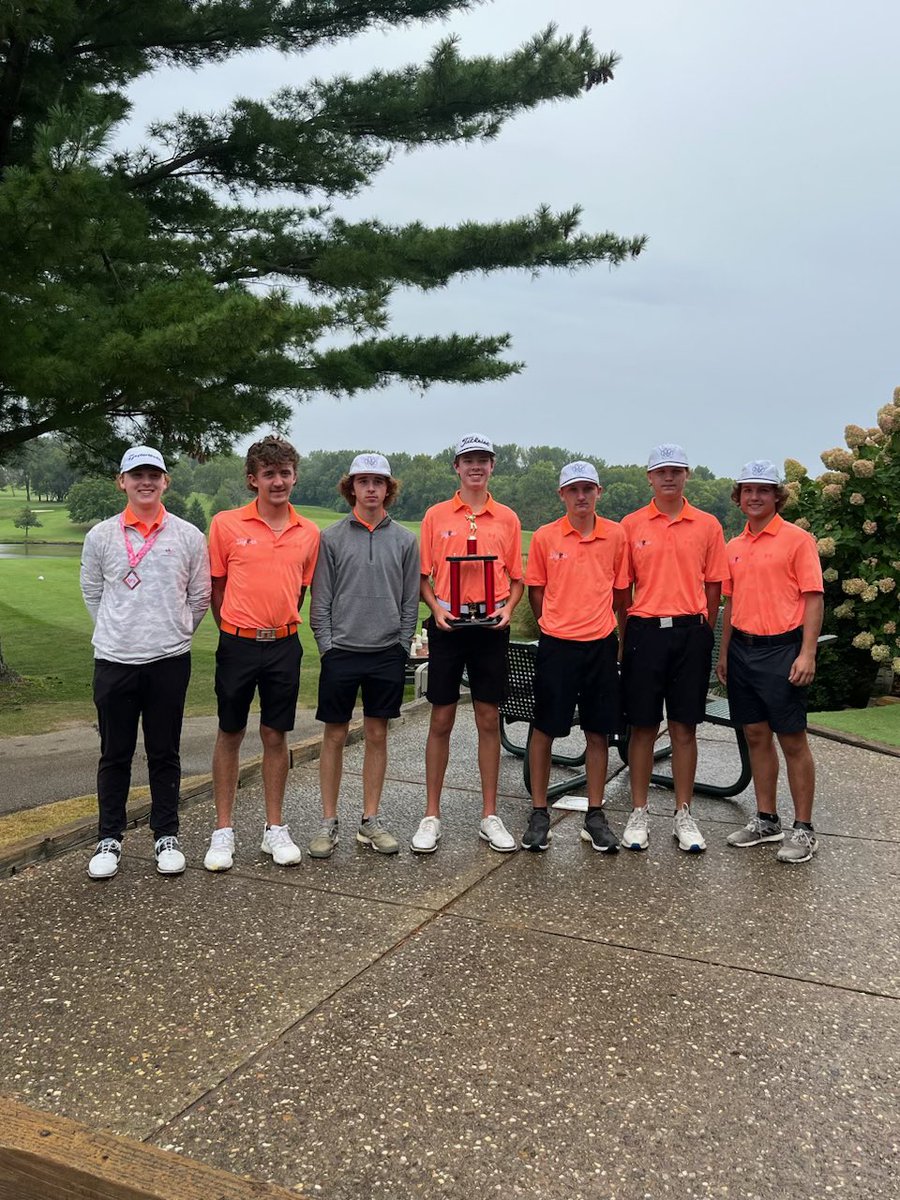 EHSTigerGolf's tweet photo. Tigers came back from third place after day 1 to finish 1st in the 29 team Pekin invitational.  They finish w an impressive two day total of 602 and were led again by Mason Lewis’ 3rd place overall finish with a 144 (+2).  This is the first Pekin Invitational win since 2017. https://t.co/lsGaux0HDG