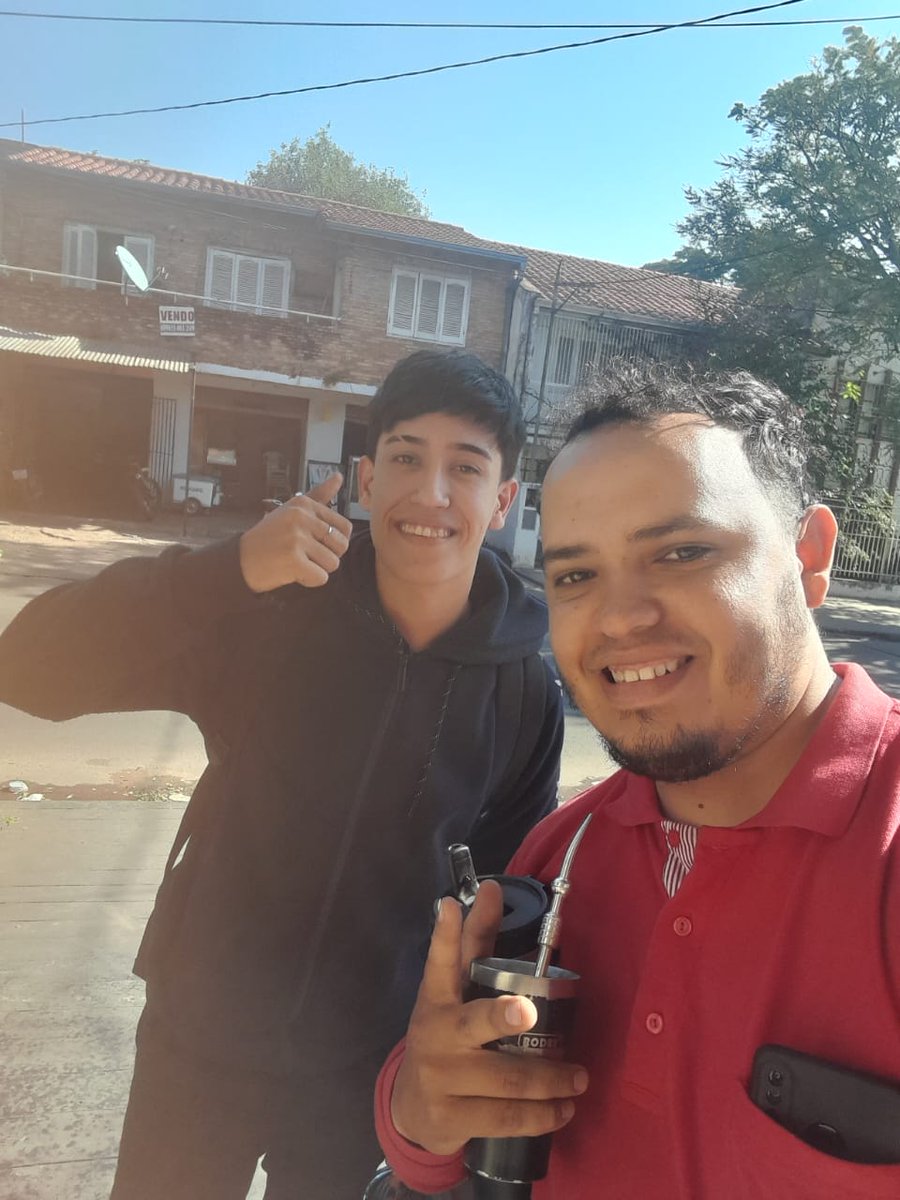 karlinvazquez7's tweet photo. Gente ya le encontré a rodrigo ya se le devolvió su billetera, Gracias por los RT https://t.co/nO3tj8V25D