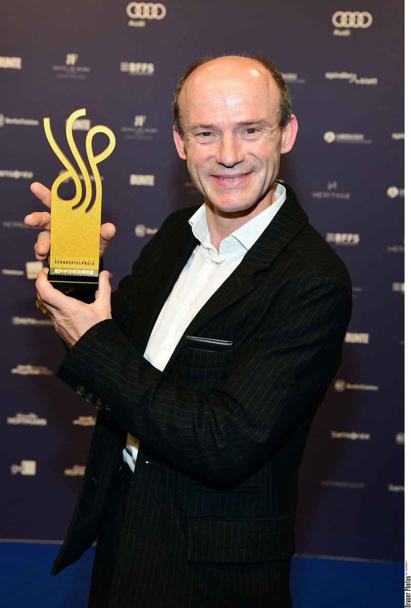 Deutscher Schauspielpreis 2023 - Gratulation an Liv Lisa Fries &amp; Gerhard Liebmann für die Auszeichnung in der Kategorie "Dramatische Hauptrolle" 👏👏👏👏
Alle Fotos von der Gala gibt es bei uns: leadersnet.de/foto-galerie/2…
Fotos © BrauerPhotos / J.Reetz
#DeutscherSchauspielpreis