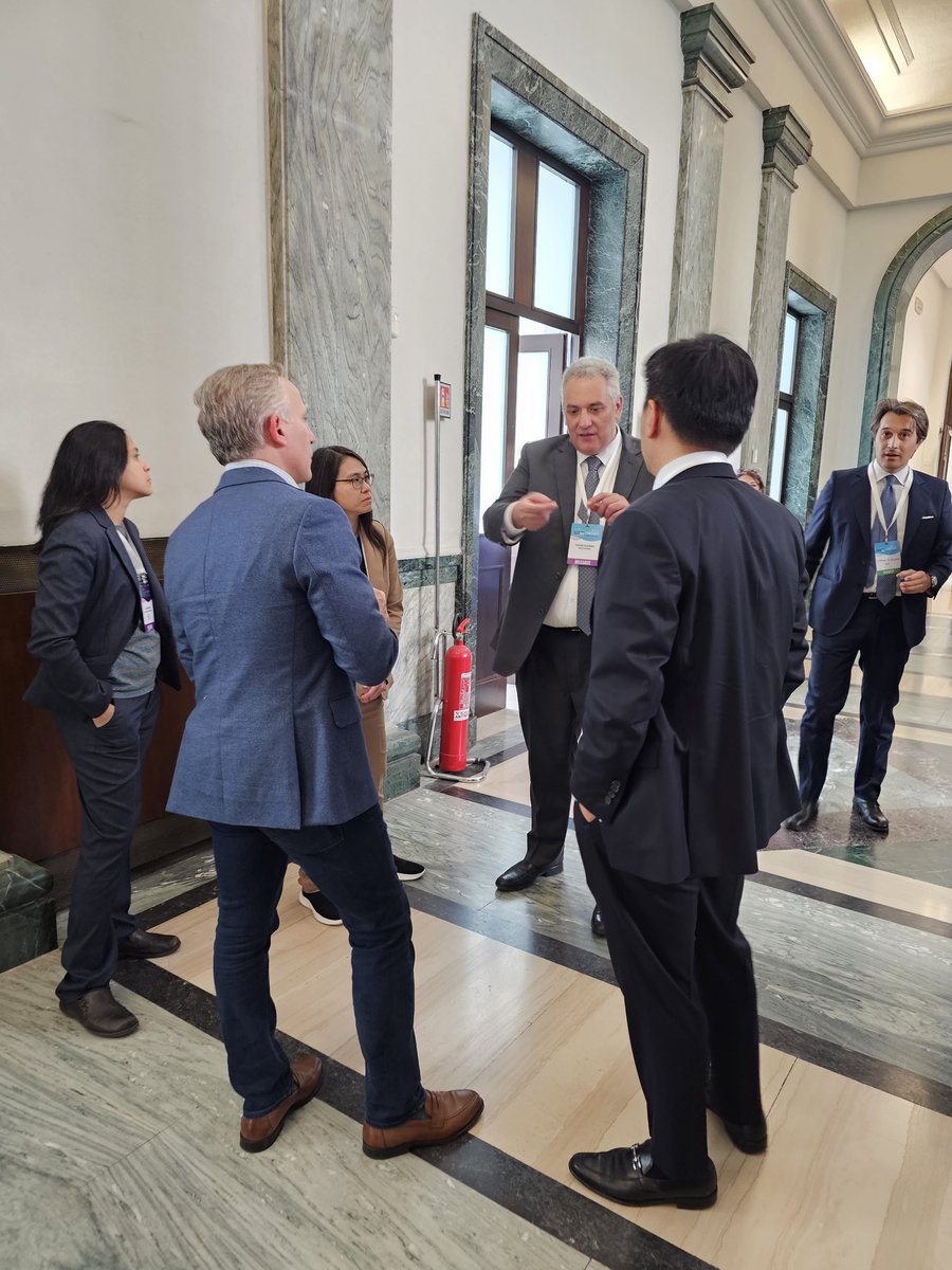 hpbsurgeon1's tweet photo. When the 🤖 get together.... @ILLS_LAPLIVER #ILLS2023Naples @SoubraneO @IswantoSucandy @chdkwon Roberto Troisi, Yasser Elsheikh, Mohammad Rela https://t.co/9CNqGW48Iz