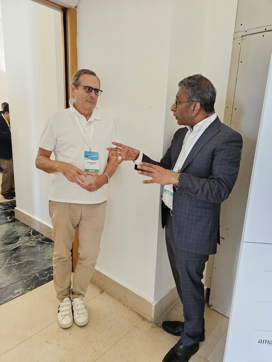 hpbsurgeon1's tweet photo. When the 🤖 get together.... @ILLS_LAPLIVER #ILLS2023Naples @SoubraneO @IswantoSucandy @chdkwon Roberto Troisi, Yasser Elsheikh, Mohammad Rela https://t.co/9CNqGW48Iz