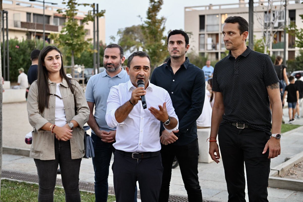 VilledAjaccio's tweet photo. 🎶 Jusqu'à minuit, le Festival Sete Sóis Sete Luas anime la soirée sur des airs espagnols, siciliens et portugais. Première partie réalisée par le groupe insulaire l'Intrecciu !
2/2 https://t.co/P4YdfNAyfg