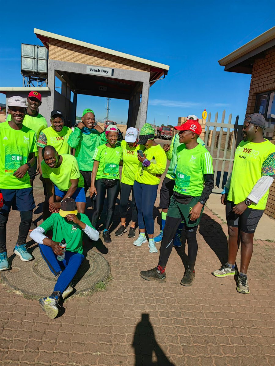 PoysaMan's tweet photo. Fitness Ke Mahala

Bean Bus 🏃‍♂️
Back2Back Training.
Siyabangena 🤘🤘🏃‍♂️❤
#RunningWithTumiSole #IPaintedMyRun #RunningLifestyle 
#FetchYourBody2023 https://t.co/Hf5jmVHref