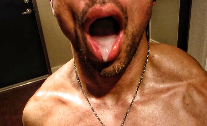 My load after selfsuckin. Kiss me. https://t.co/Vkq0zkdKMz