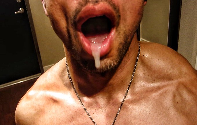 My load after selfsuckin. Kiss me. https://t.co/Vkq0zkdKMz