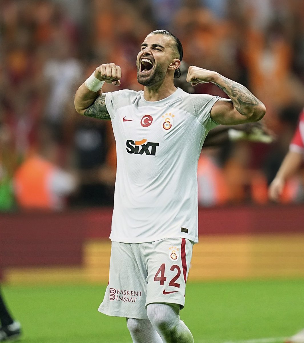abdulkerimbard1's tweet photo. 💛❤️🦍 https://t.co/QwYiQdgquE