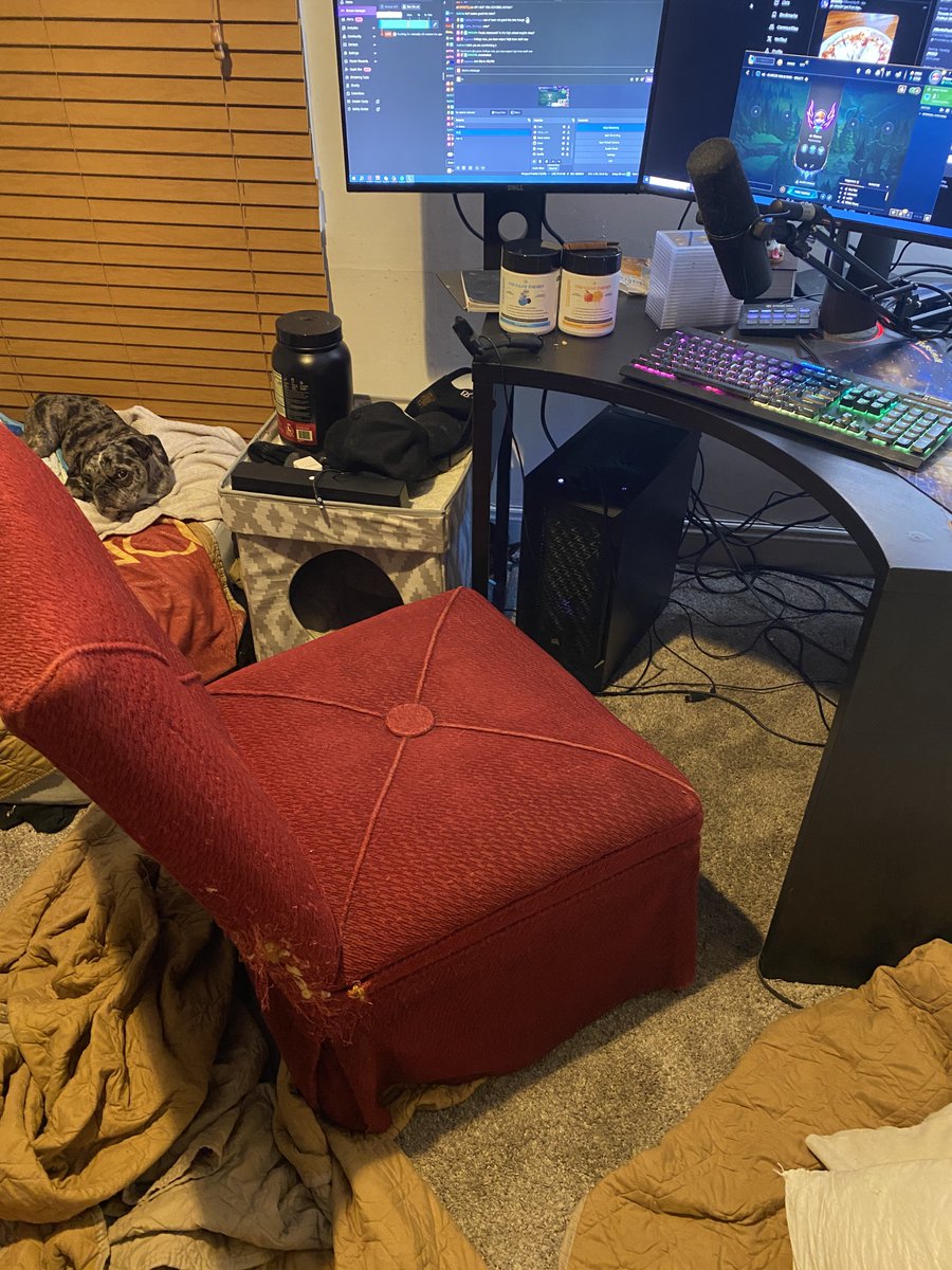*Please Help* 
I moved recently and couldn't pack my secretlabs chair so this is my setup.  I sit on my own legs to reach the keyboard, and my back is 1 gaming session away from snapping in half.  I will post endless content for any chair please save me  <a href="/secretlabchairs/">Secretlab</a>