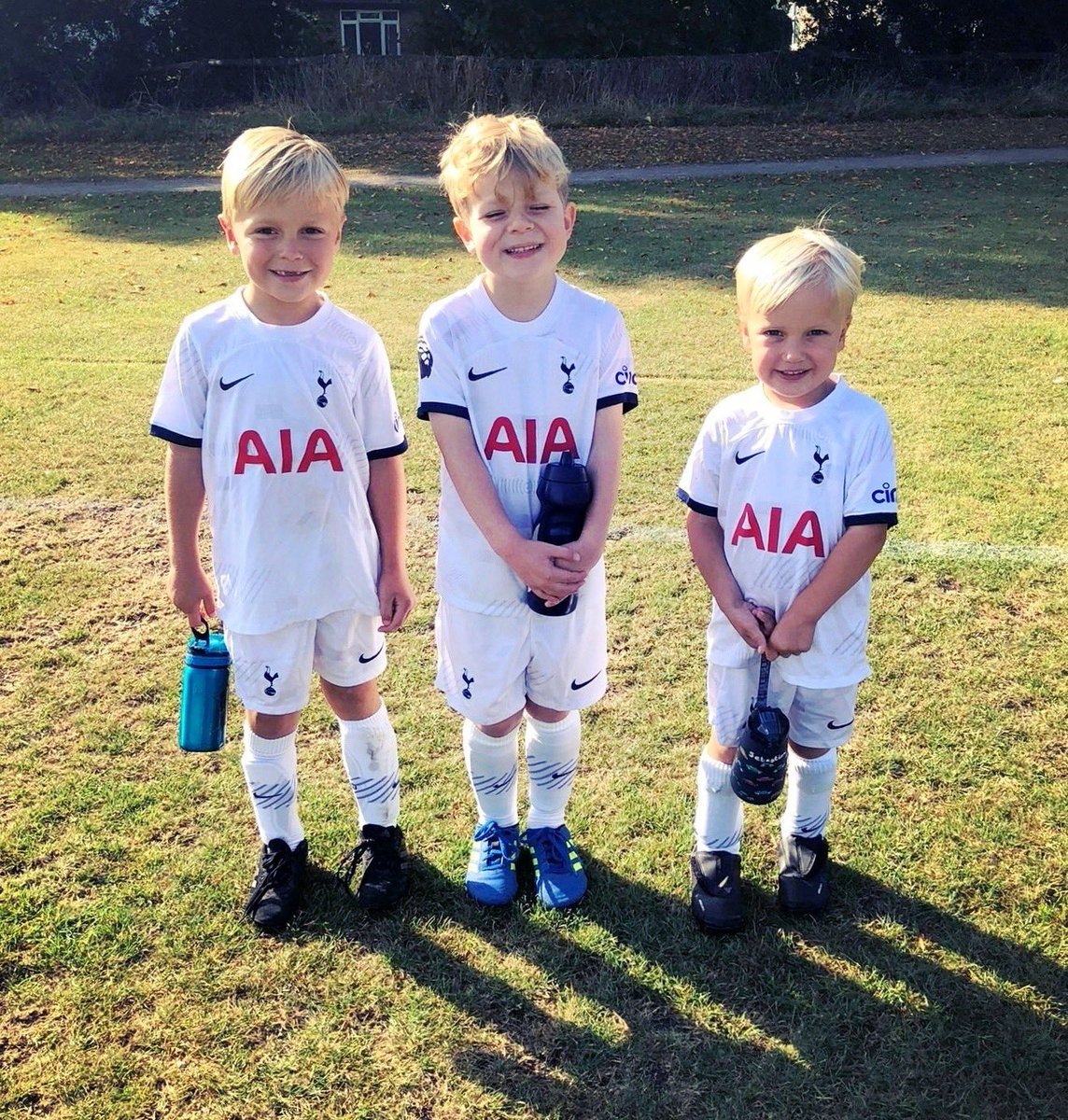 #JPL #Warriors GW2 Great day of football, 3 points on the road to south London, a hat trick ⚽️⚽️⚽️ then a quick dash north of the Thames to see #Spurs leave it dramatically late to take the points at #TheLane. Great to see little bro Harry back playing football too #COYS