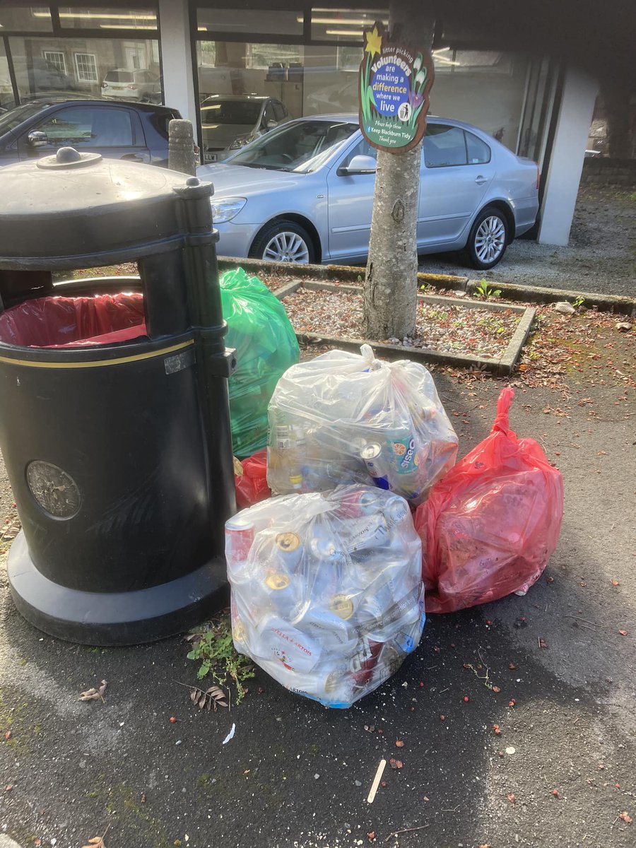 BlackburnTidy's tweet photo. #Tallytime!
236 bags collected by 45 volunteers this week, giving up their time to help keep Blackburn #Sparkling.
Stopping litter making its way into the @RibbleTrust and out to the Irish sea. https://t.co/i78V2HKFqk