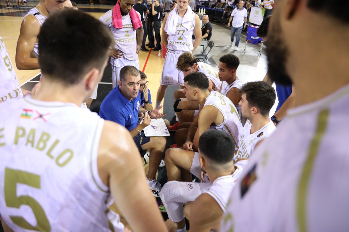 CBCLAVIJO's tweet photo. Vuelve a acercarse Estudiantes, lo para Jenaro… Arbosa!!
57-53
4:25 final Q4
#CBCvsEST https://t.co/Dnl6Pswq8a