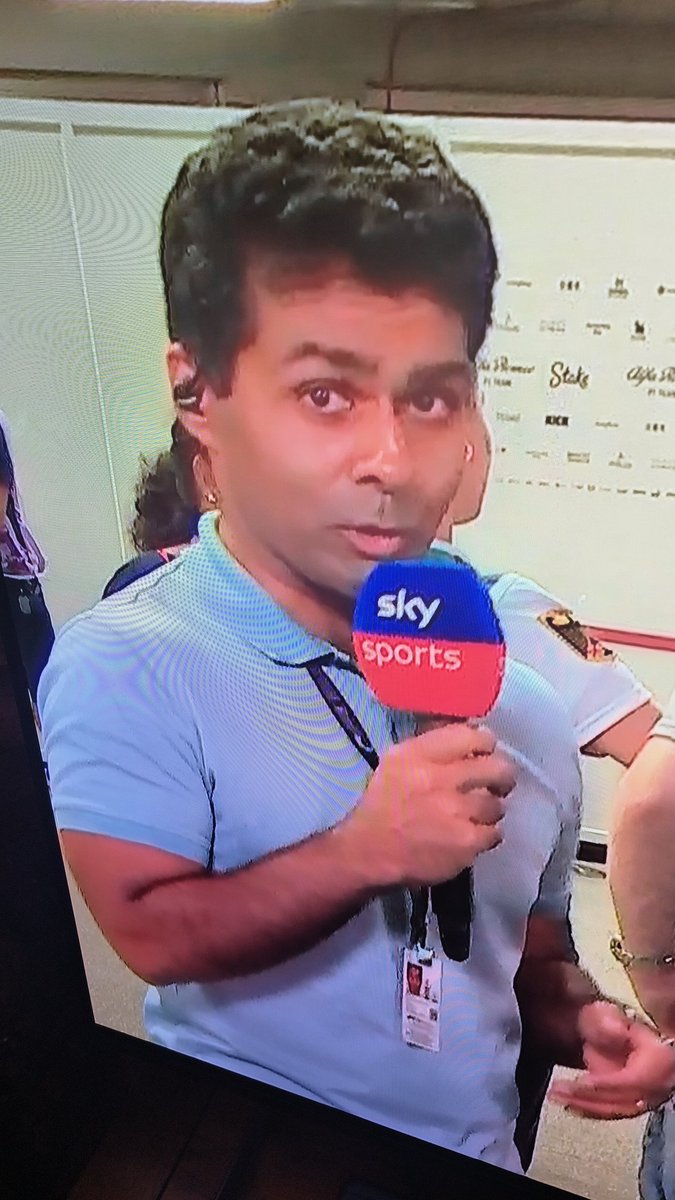 Not sure what's going on with the TV <a href="/karunchandhok/">Karun Chandhok</a> #headgains #Formula1 #Qualifying #f1