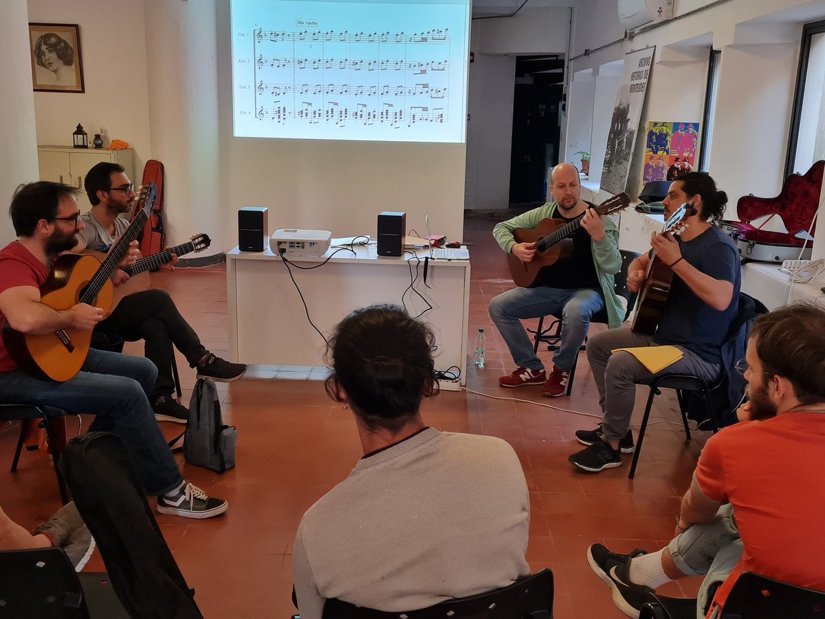 Taller de arreglos para conjuntos de guitarras, por Pablo Rey y el Cuarteto Colibriyo, en el castillo del Parque Rodó.