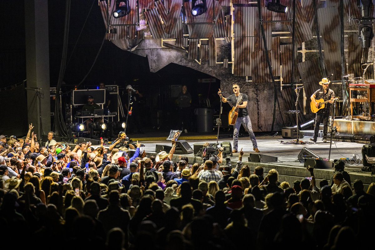 ericchurch's tweet image. Night 28 of #TheOutsidersRevivalTour 9.15.23 // Albuquerque, NM // Isleta Amphitheater

Relive the show in this recap by @jadamlucas - ericchurch.com/news/Albuquerq…

📷: Anthony D'Angio
