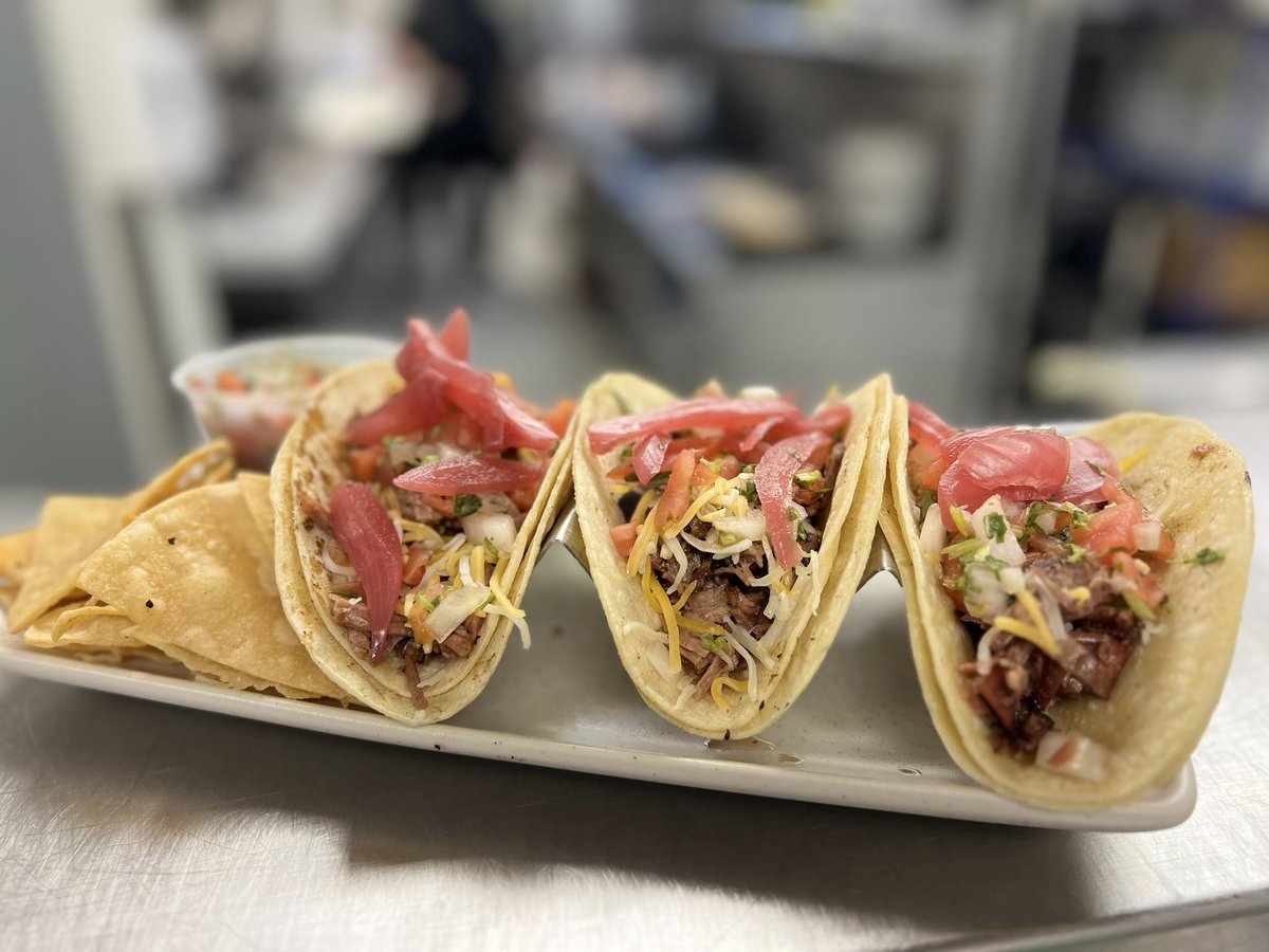 BBQRUSH's tweet photo. Smoked Brisket Tacos..! https://t.co/NkqFQweY9D