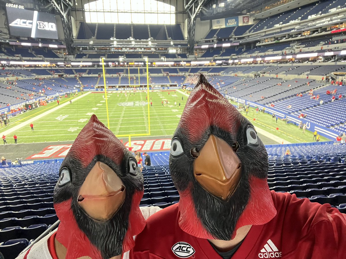 mpsoult's tweet photo. @LucasOilStadium GAME DAY!  #GoCards https://t.co/hvD4sSmpas