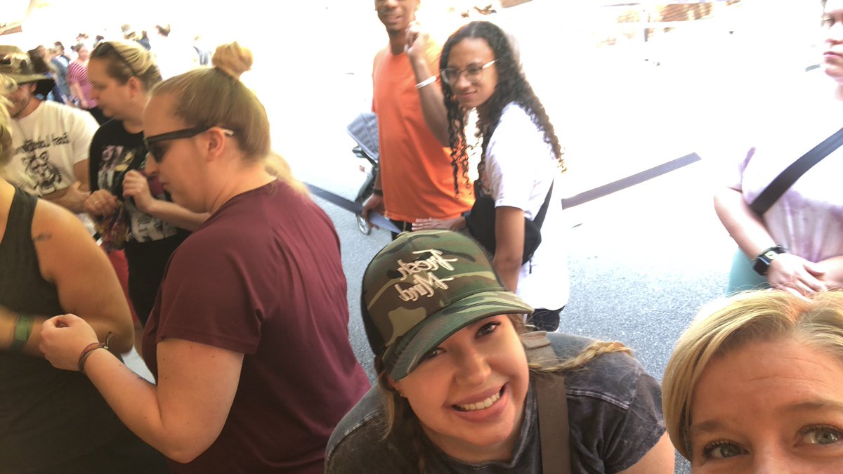 coffeltmelissa's tweet photo. East Lake Elementary is celebrating Level 5 status @Dollywood ! Come find us @DollyParton !!! https://t.co/Aar49fggUj