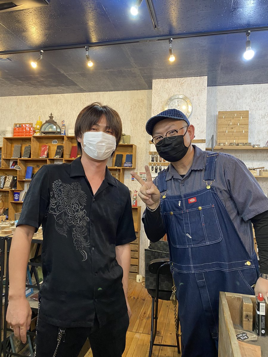 39mm10's tweet photo. 奈良のSWING BYさんで
コインリング作ってきました
店員さんも面白い方で
楽しい時間を過ごさせていただきました

明日は神戸屋秋祭りにバンドで出ます
おいしいもの食べて飲んで
みんなで楽しみましょ！ https://t.co/s93muaPQFW