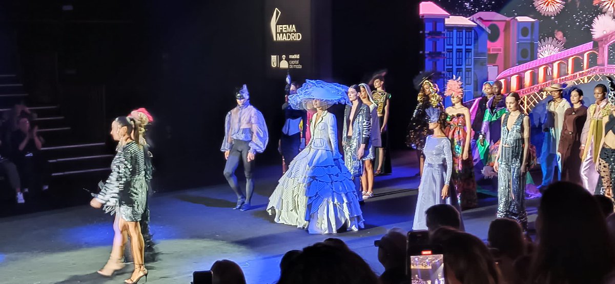 El director general de turismo, Gustavo Cubero, asiste al desfile de la diseñadora cántabra <a href="/TetebyOdette/">Teté by Odette</a> en la Mercedes Fashion Week para promocionar la marca #Cantabria, con el apoyo de #CantabriaInfinita y @JubileoLeb