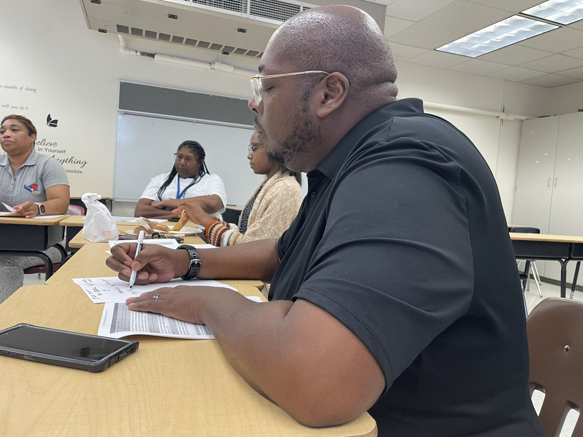 TeamDFlores's tweet photo. Participated in Poinciana Park Elementary ESSAC Meeting this past Thursday.
@PoincianaPark @VernattaLee @OfficialBookDGF @EduFloInc @MDCPSCentral
#BookDGF #EduFloInc #GetRightOrGetLeft #CommunitySupporters https://t.co/6Yvkr7YY4I