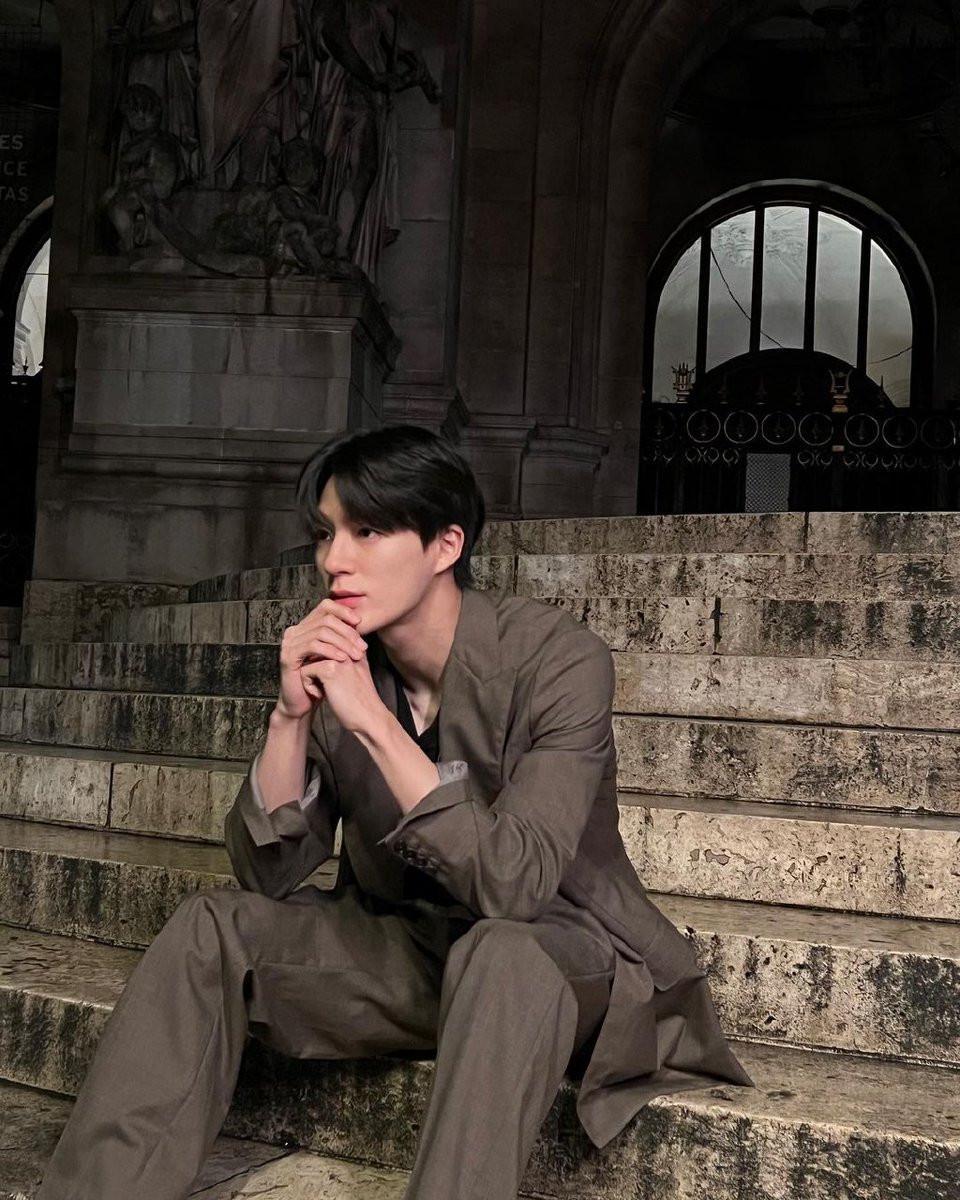 Jenotograph's tweet photo. The interplay of light and shadow added depth to the intricate details. Amidst the quietude of the night, amidst these stunning carvings, I felt a profound connection to the city's artistic legacy, translating that connection into a visual narrative for the world to appreciate. https://t.co/PeZ6G7rK2p