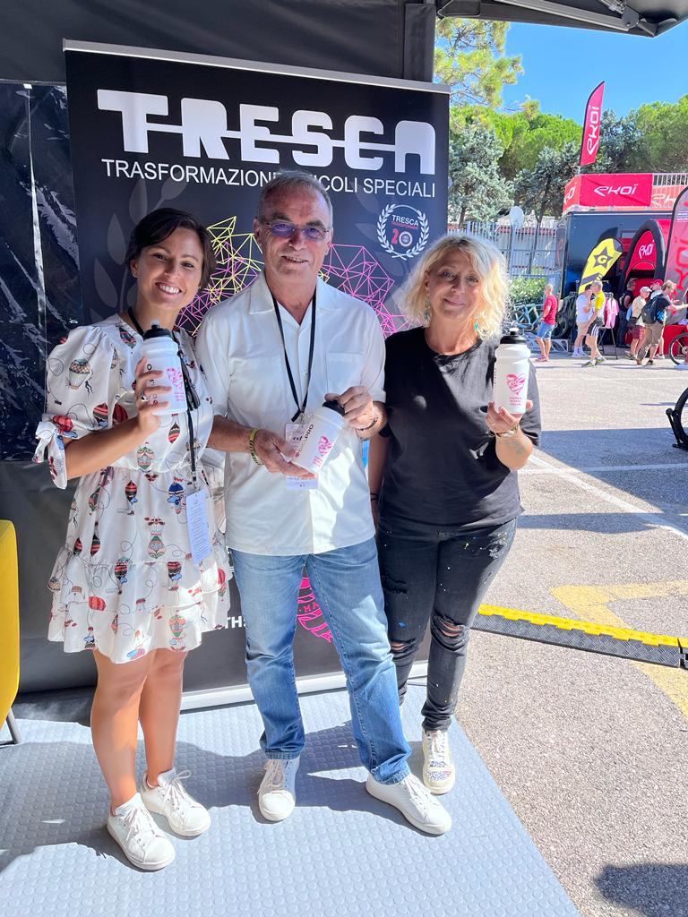 Anche il mitico #BernardHinault tifa per la #MarinaRomoliOnlus e la ricerca di una cura per le lesioni spinali 💛

Passate a trovarci allo stand #TrescaTransformer all'#ItalianBikeFestival per ricevere una fantastica borraccia e altri gadget  😉

#wecandoit #dontgiveupthefight