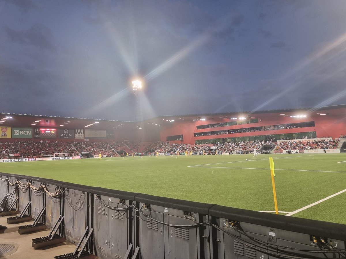 _bswu's tweet photo. Xamax - YB 0:1

Spannendes Pokalspiel, YB tat sich lange sehr schwer. Stimmung dementsprechend gut auf beiden Seiten. Stadion in schöner Lage und sehr eigenem Stil, deutlich kleiner als ich immer dachte.

#groundhopping #schweizercup https://t.co/roPpuIfwNu