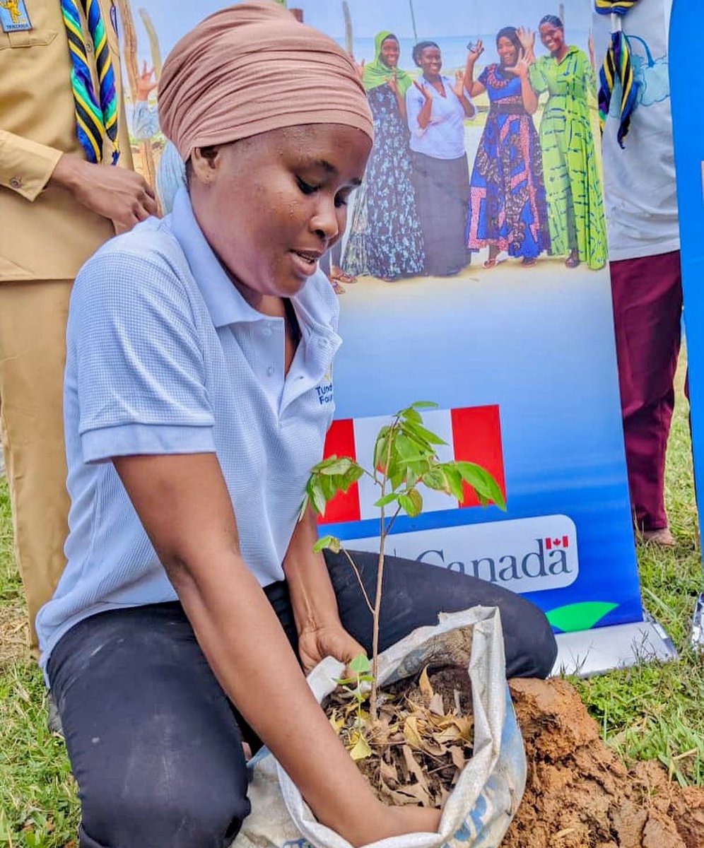 globalpeacetz's tweet photo. Every action counts: Plant a tree today! 🌳 

In commemoration of the #worldcleanupday2023  @globalpeacetz with partners conducted a community cleanup and tree planting activity at Ligula hospital in #Mtwara.

#worldcleanupday2023 #climateaction4peace
#globalpeacefoundation https://t.co/MyApXjJUKX