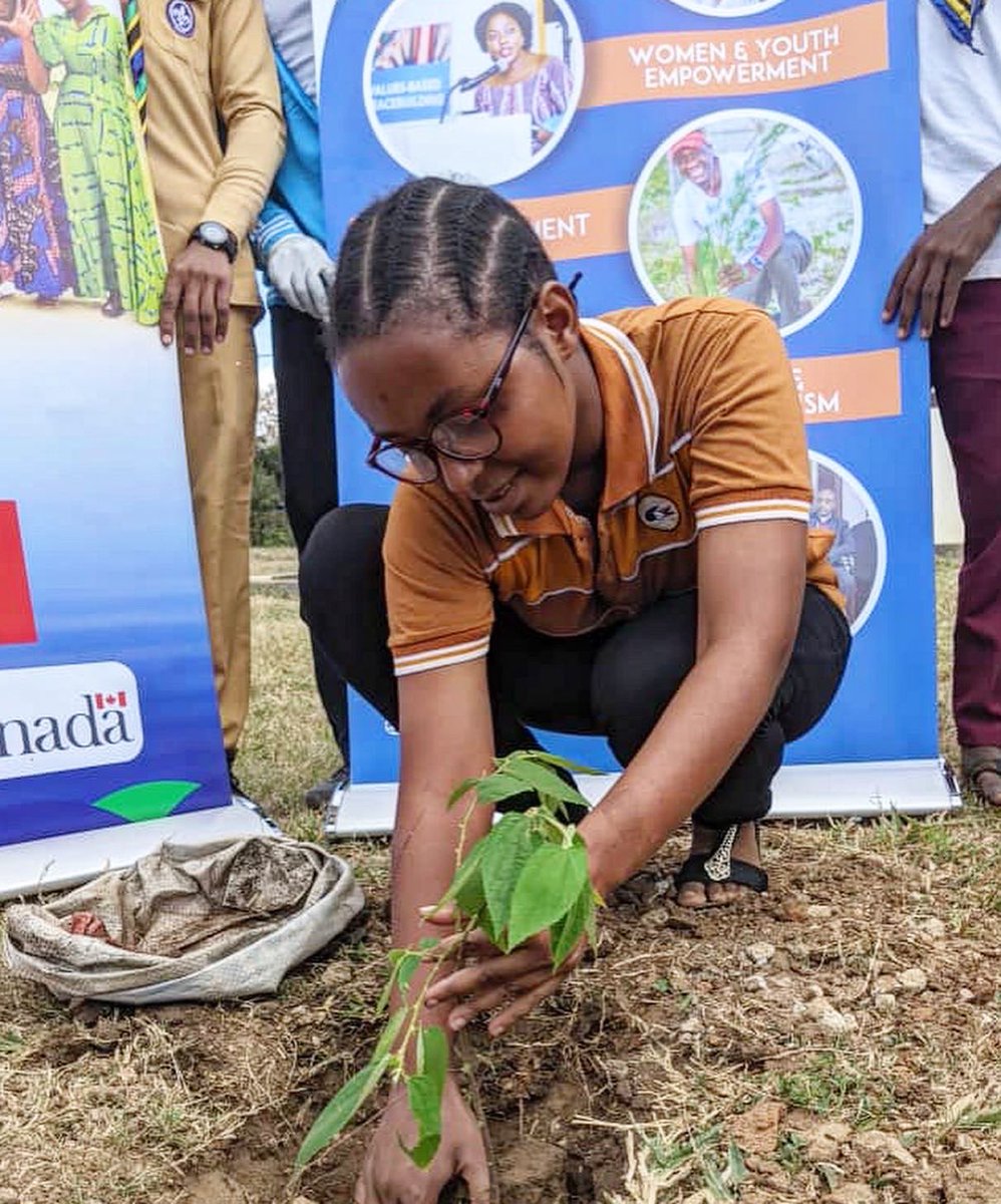 globalpeacetz's tweet photo. Every action counts: Plant a tree today! 🌳 

In commemoration of the #worldcleanupday2023  @globalpeacetz with partners conducted a community cleanup and tree planting activity at Ligula hospital in #Mtwara.

#worldcleanupday2023 #climateaction4peace
#globalpeacefoundation https://t.co/MyApXjJUKX