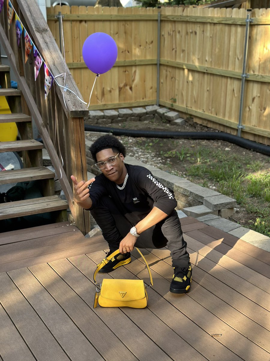 816PlayBoy's tweet photo. Pretty Boy Shit🤧🫶🏽💛 https://t.co/bzbNPGtz0Z