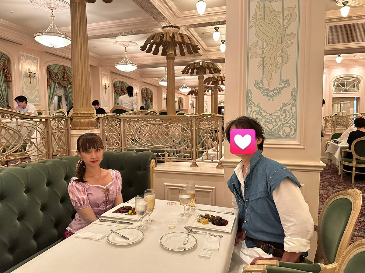 2525channel_'s tweet photo. 9月16日🎂26歳誕生日ディズニー💗
最高の誕生日になりました🥰

髪型作るのを自分で頑張りました！
お花は相手に刺してもらいました💐 https://t.co/ddD4fFOVHa