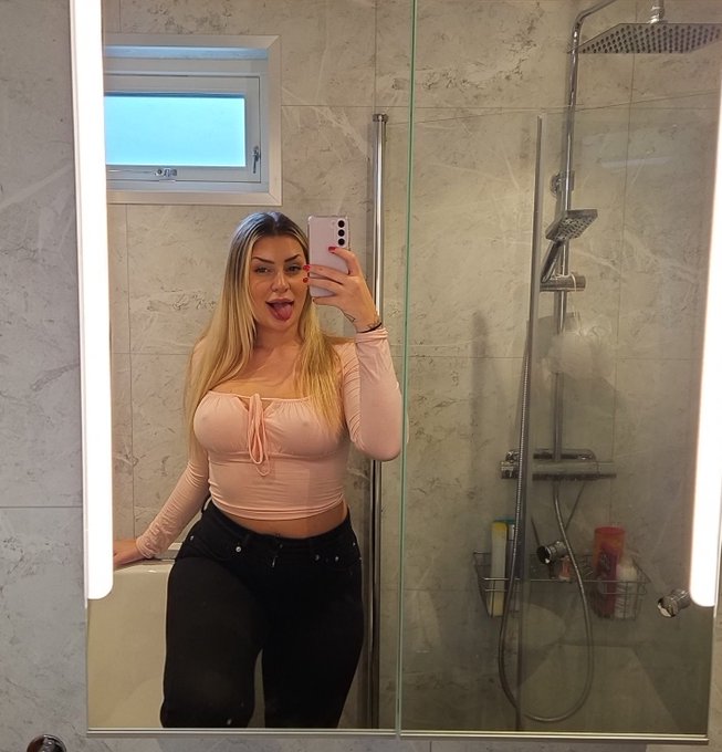 Going out with the girls tonight 😜 https://t.co/rOKFqLP5dG