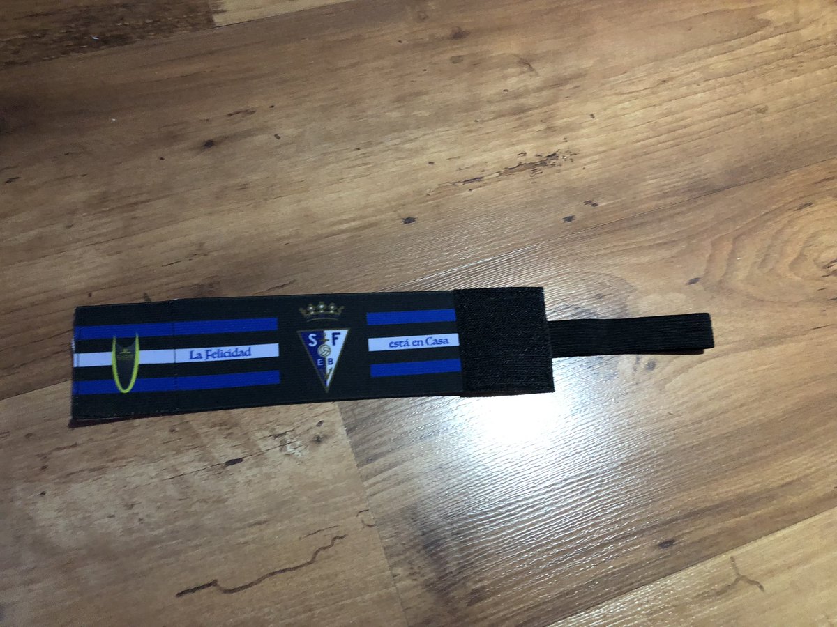 espinilleras_c's tweet photo. Brazalete de capitán para el San Fernando cadete!!! https://t.co/42HOk7GVci