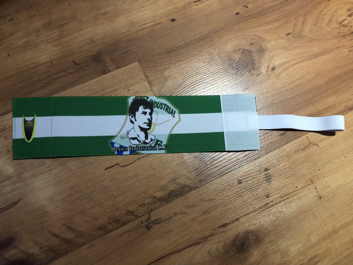 espinilleras_c's tweet photo. Brazalete de capitán para el Jerez Industrial!!! https://t.co/ytAsJkPkf5