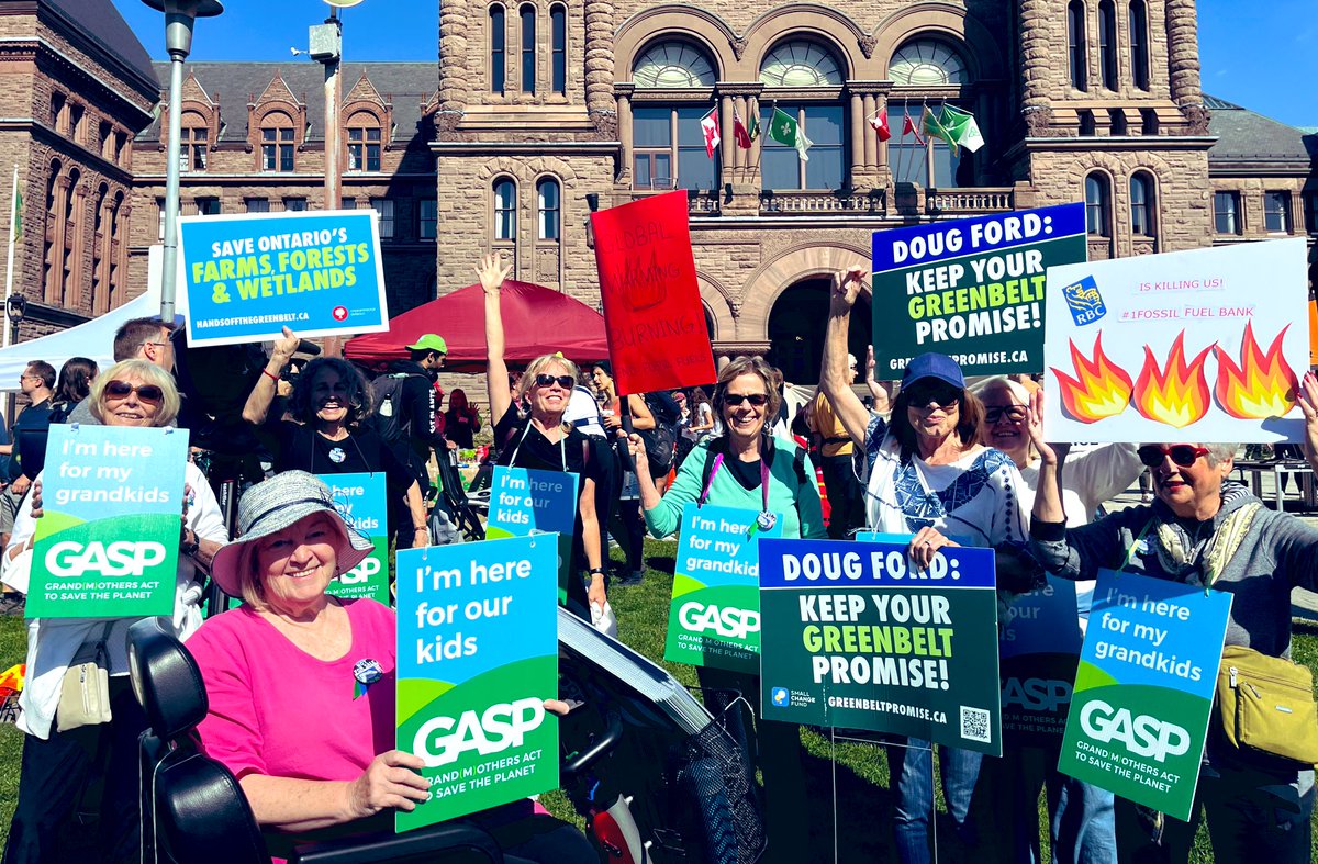 Gasp4Change's tweet photo. Hey @RBC , stop funding oil and gas!
#EndFossilFuel
#ClimateMarchTO #EndFossilFuelsCanada https://t.co/02X7fKfPzl