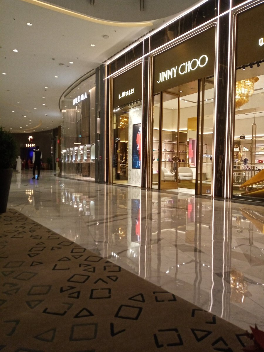 minority789's tweet image. Inside Dubai Mall Fashion Avenue
#malling